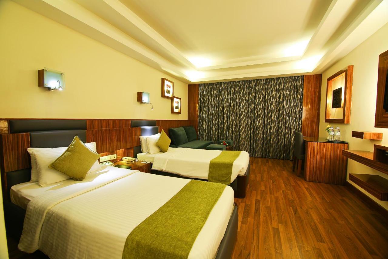 Gokulam Park Hotel Kochi Exterior foto
