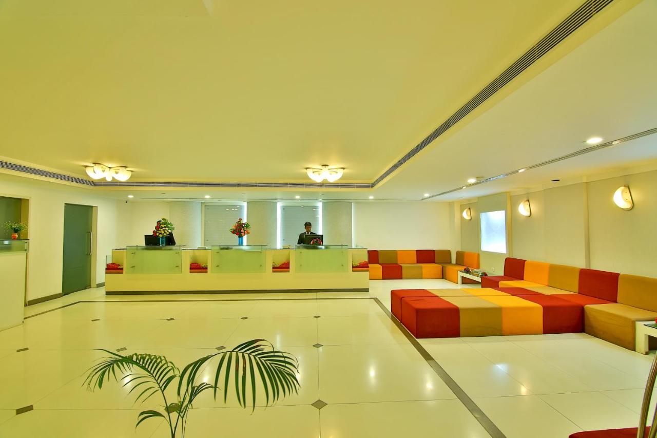 Gokulam Park Hotel Kochi Exterior foto