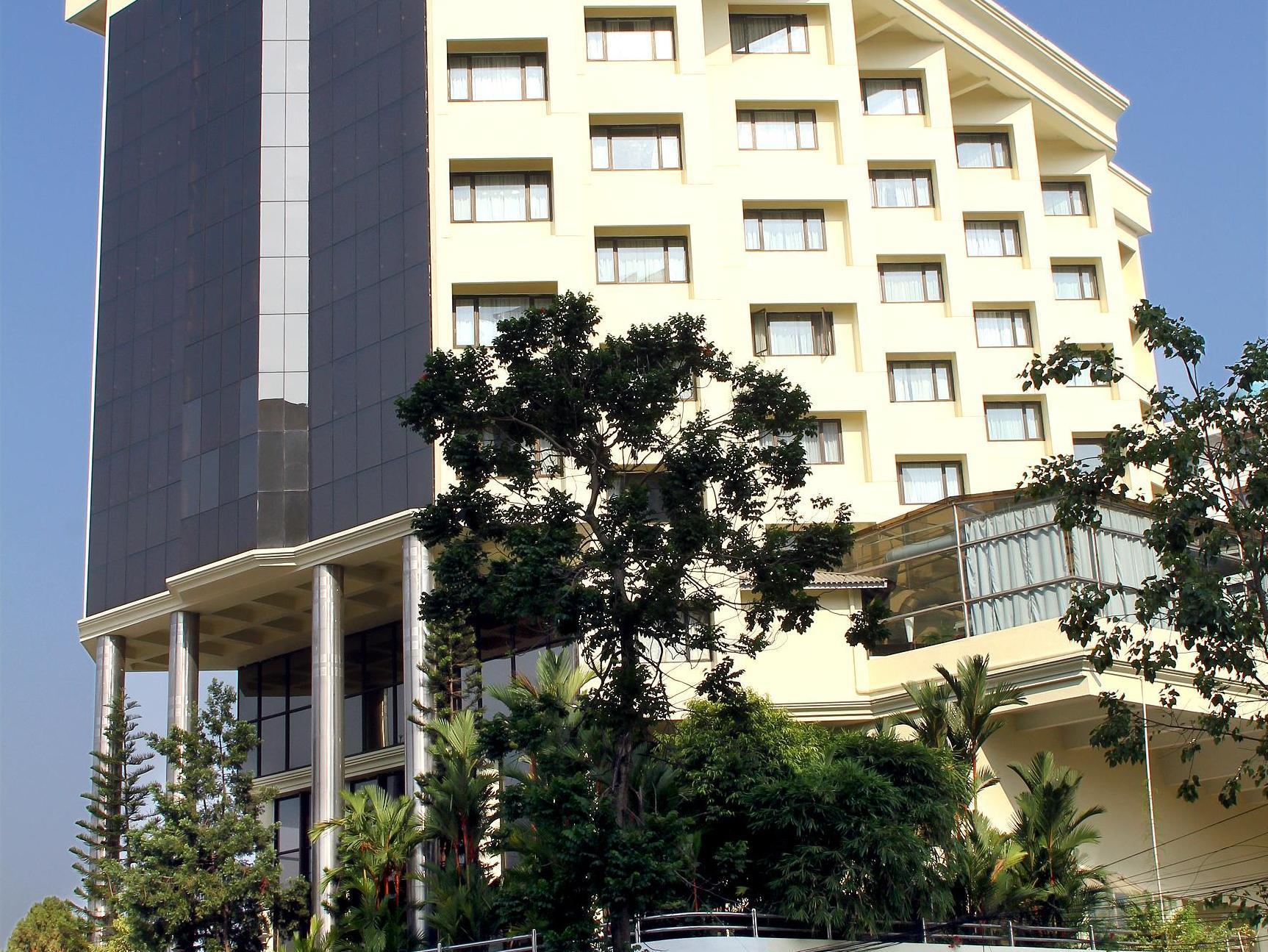 Gokulam Park Hotel Kochi Exterior foto